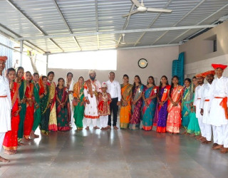 Gathering and prize distribution